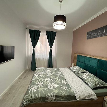 Emma'S Place Oradea Bagian luar foto